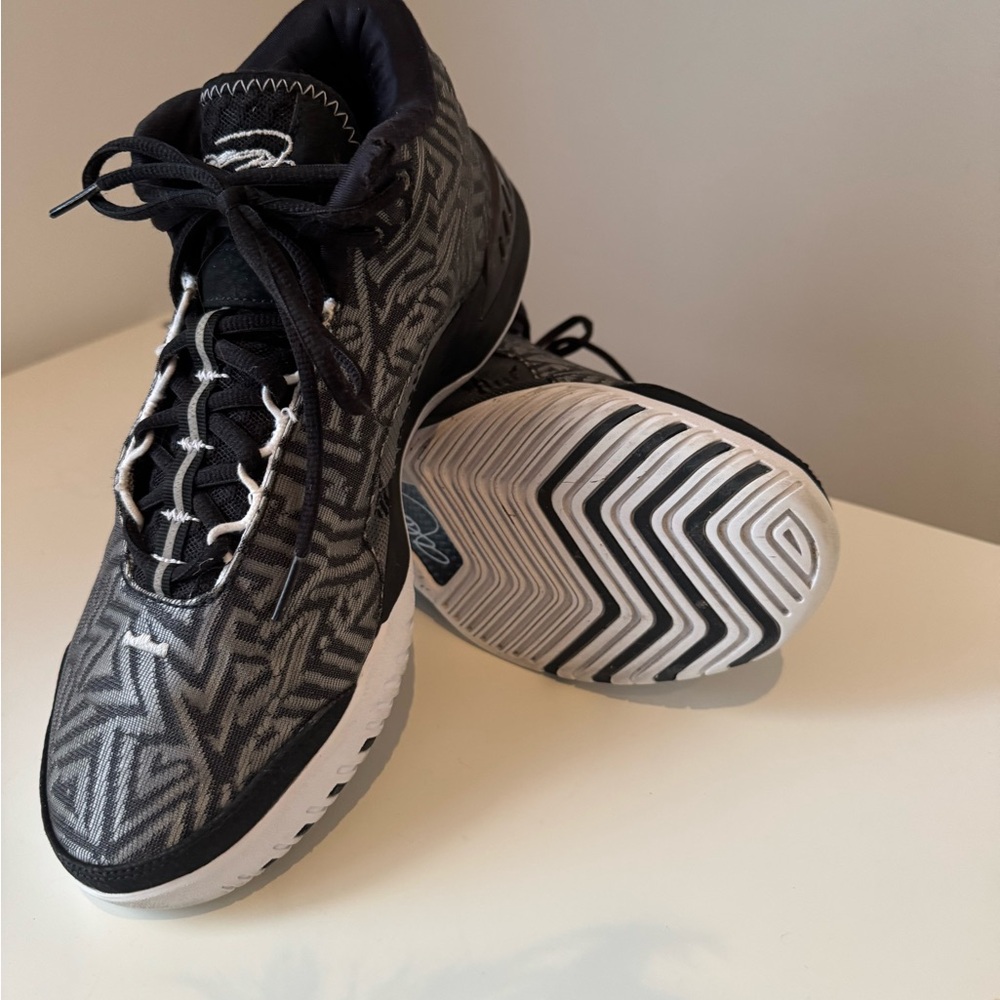 Nike LeBron NXXT Genius size 9.5 Used